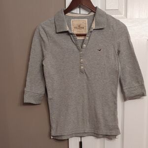 Y2K Hollister Women's 3/4 length Sleeve Polo in Soft Gray